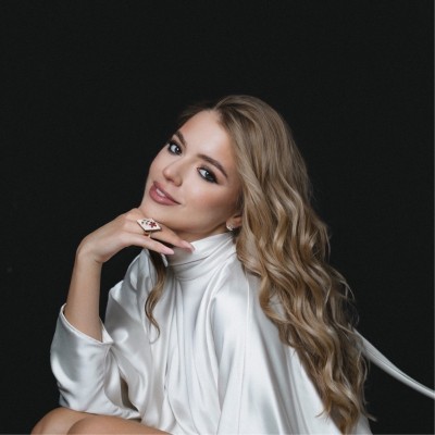 Olya Jach